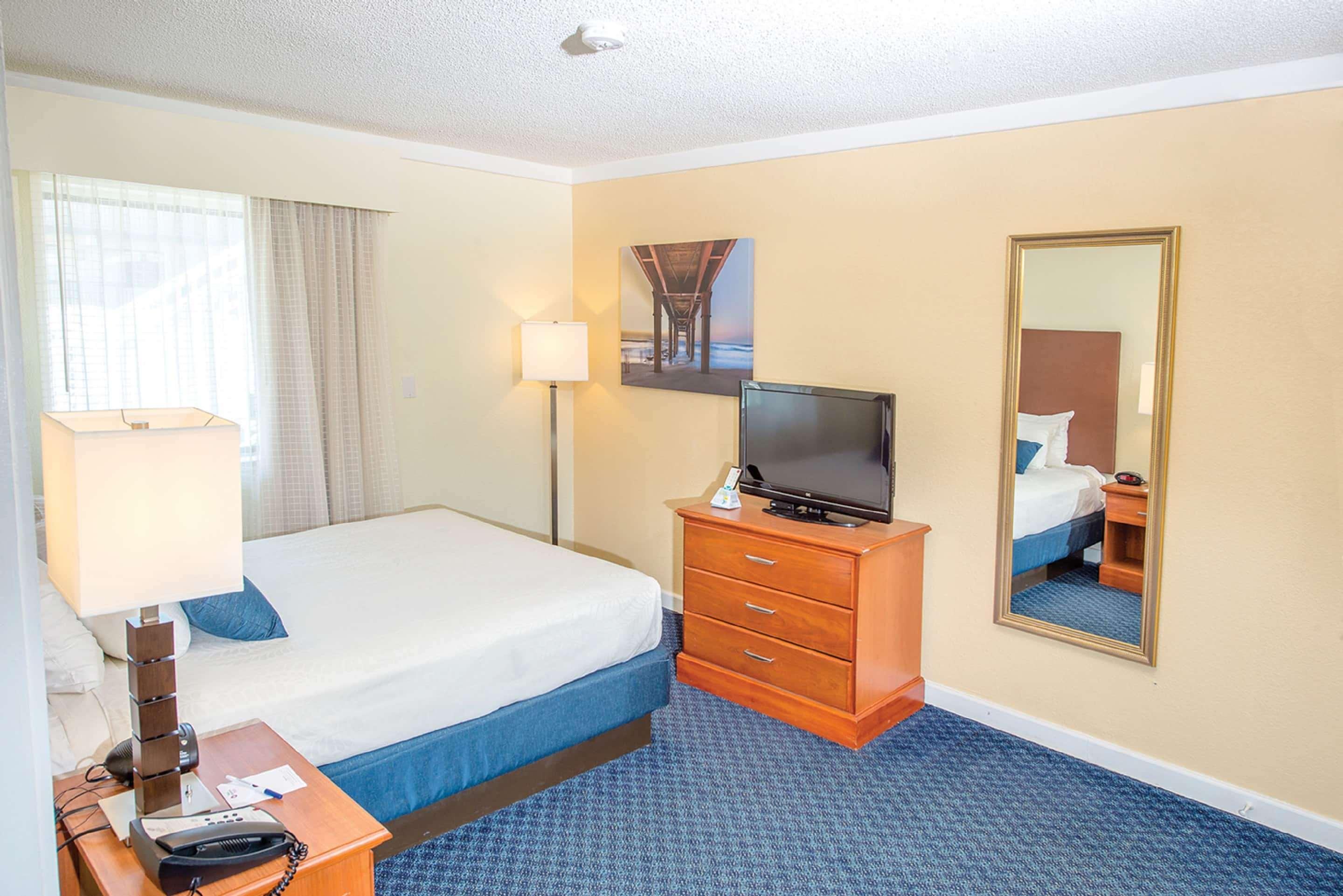 Ramada By Wyndham Virginia Beach Exterior photo