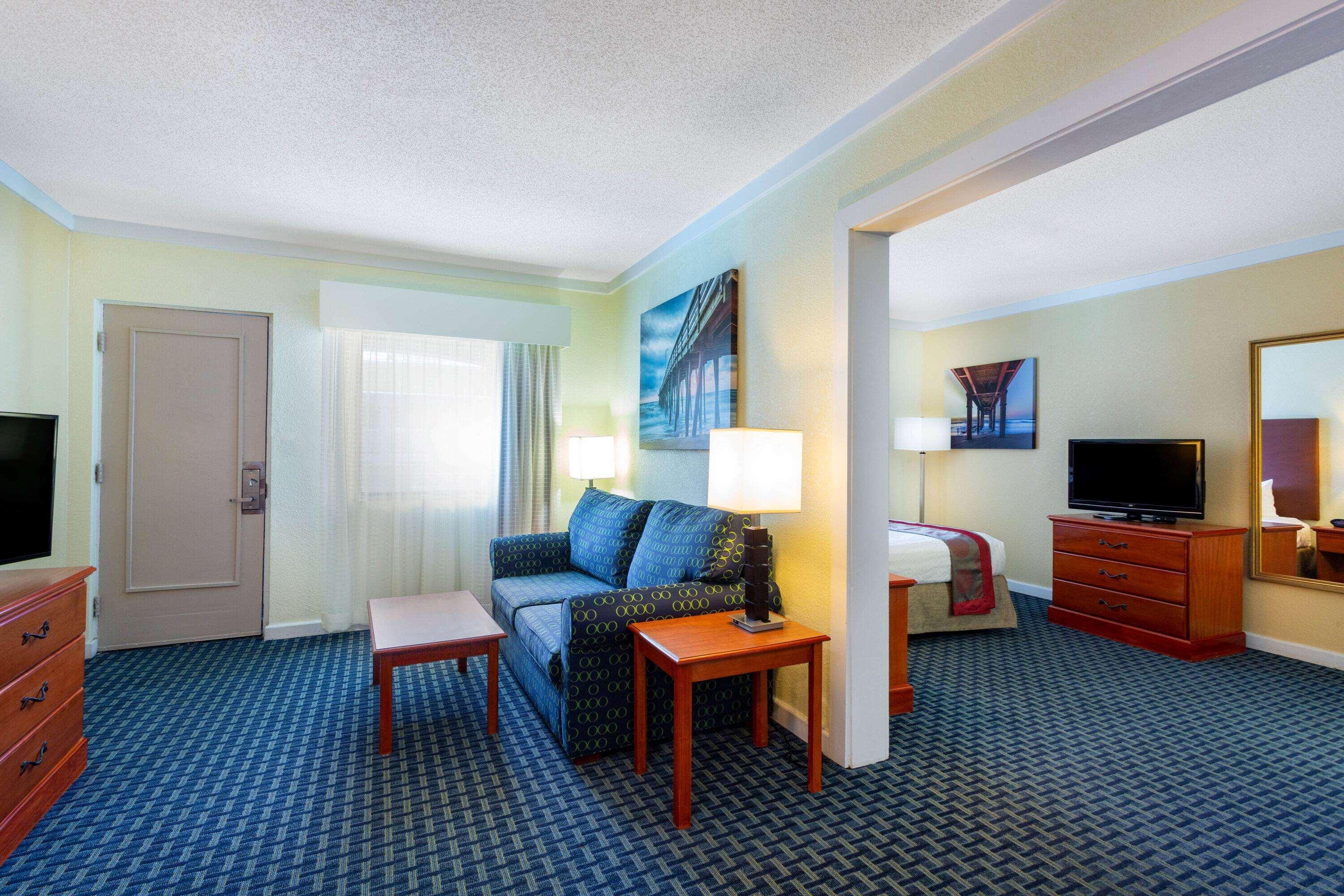 Ramada By Wyndham Virginia Beach Exterior photo