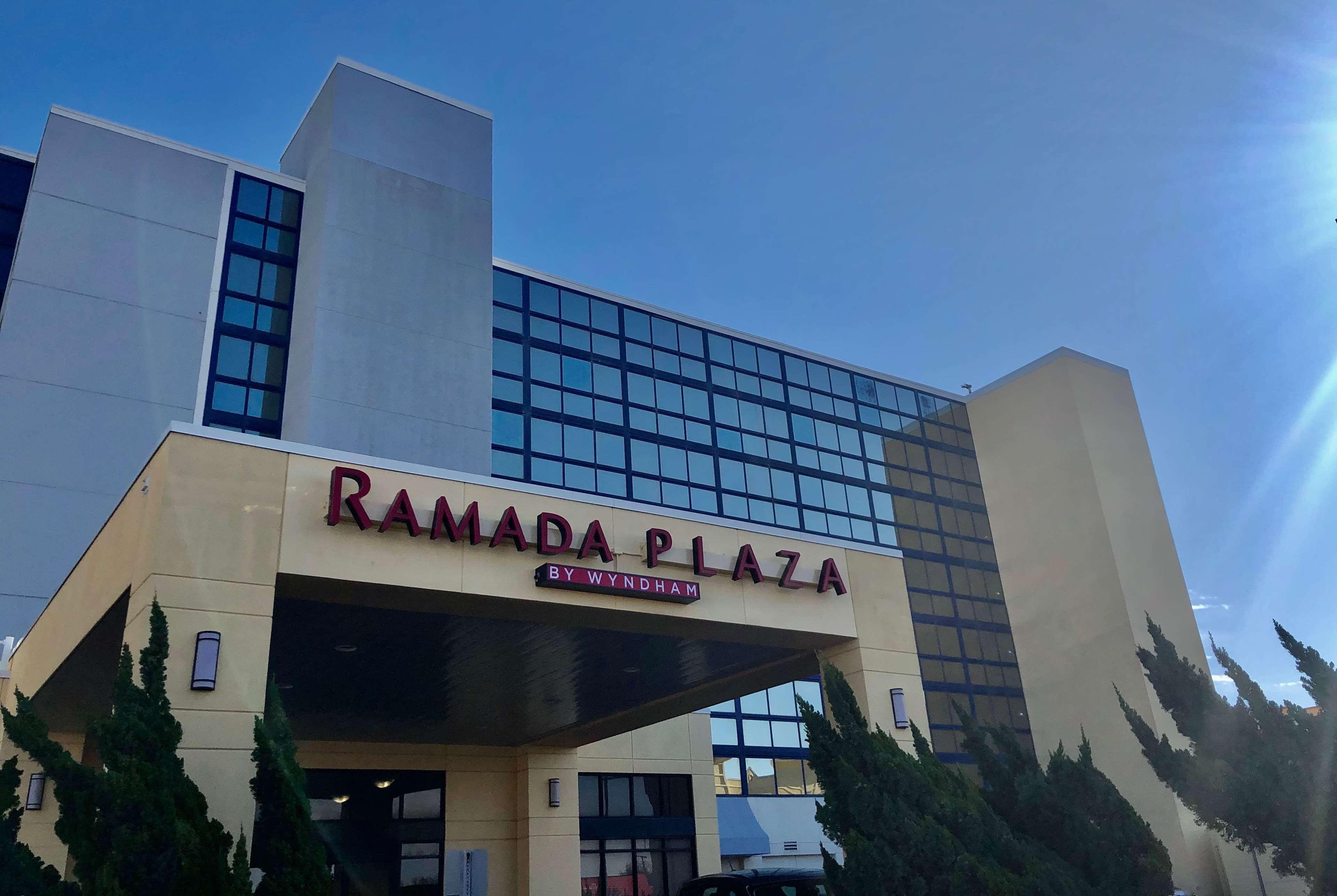 Ramada By Wyndham Virginia Beach Exterior photo