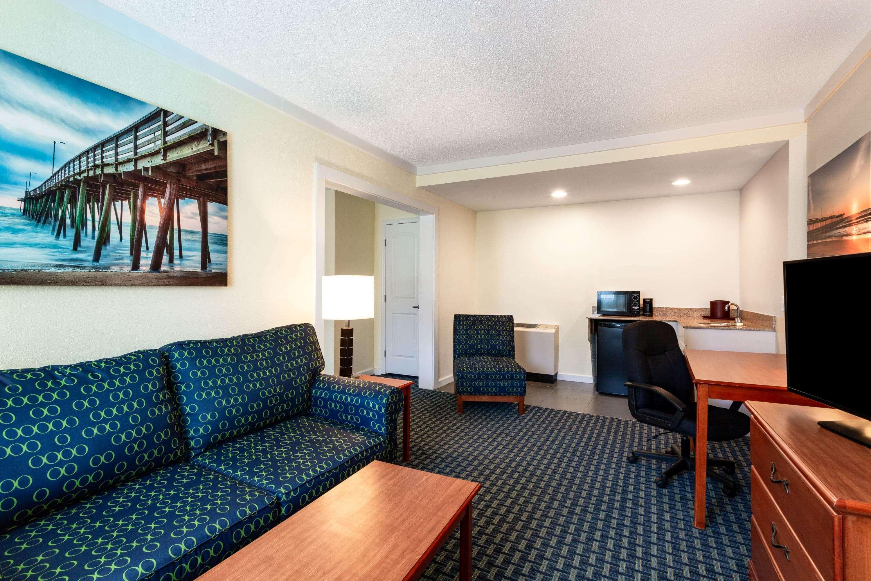 Ramada By Wyndham Virginia Beach Exterior photo